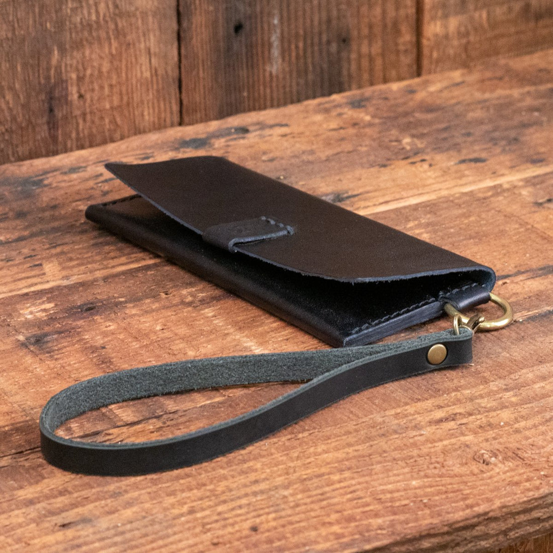 Gift A Minimalist Leather Wallet For The Holidays